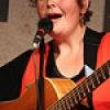 une petit chanteusse